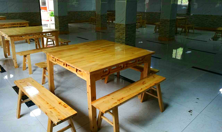 飞渡峡农家大院木质餐桌